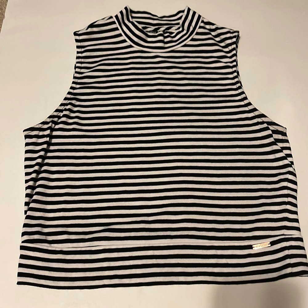 Volcom cropped mock neck sleeveless tank size xsmall